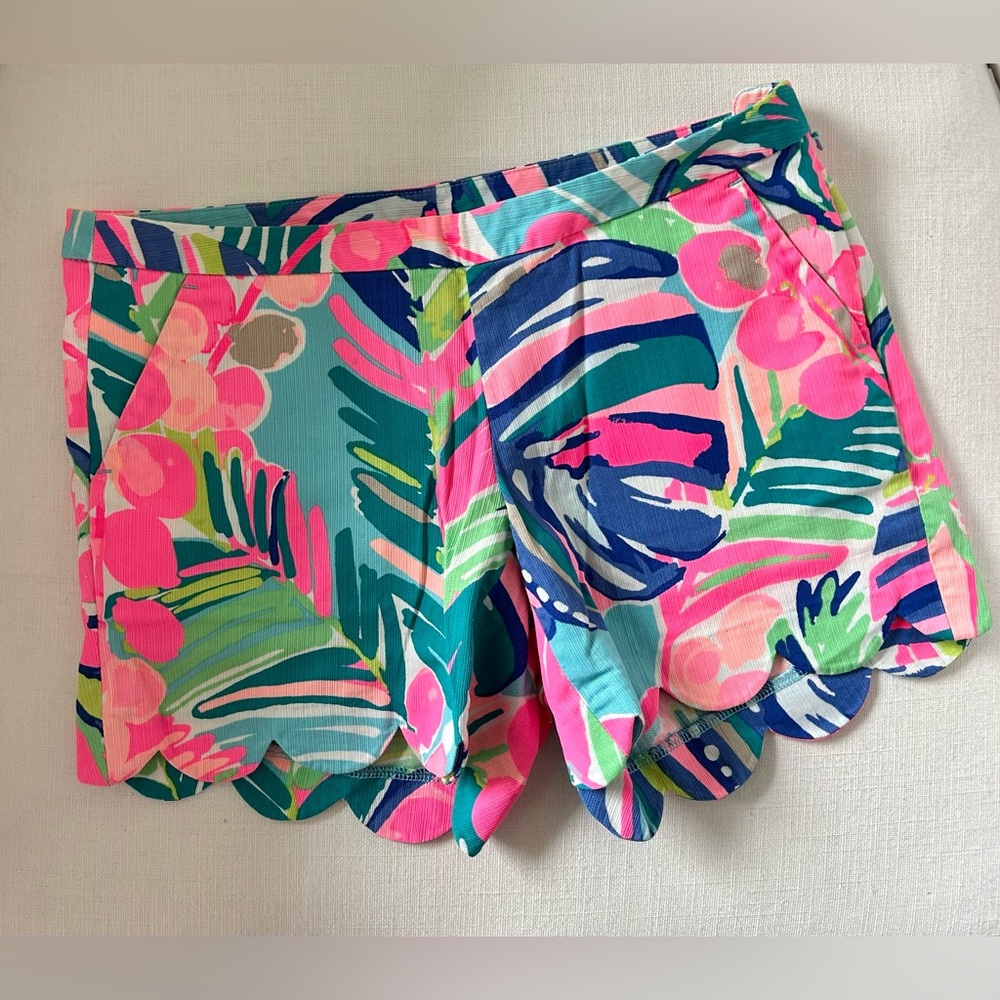 Beautiful Lilly Pulitzer scalloped shorts